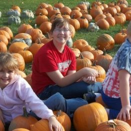 Monroe's Orchard is a great place to capture your children "Making a Memory"!